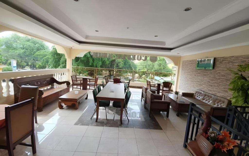 Mahadria Hotel Serang Exterior photo