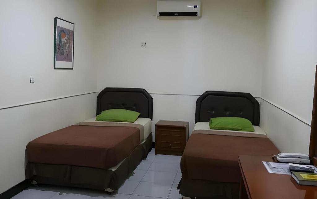 Mahadria Hotel Serang Exterior photo